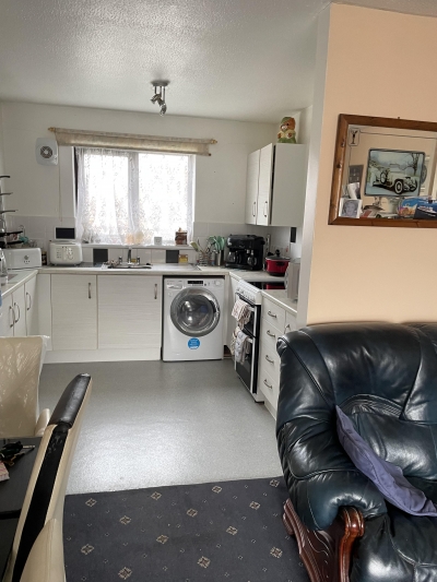 1 Bedroom Flat In 