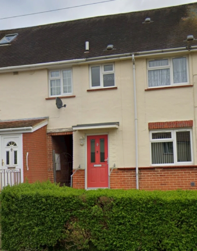 3 Bedroom Terraced House In 